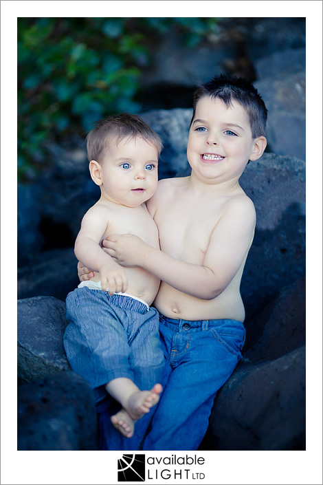 brothers at the beach north shore children and baby photographer