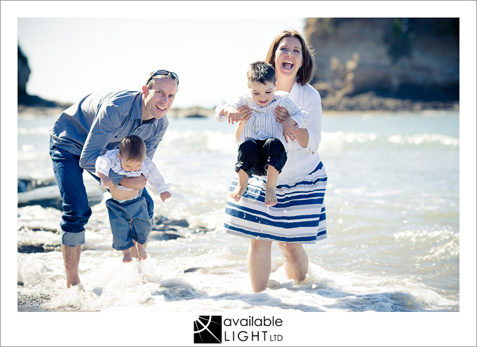 splashing in the sea north shore family photographer