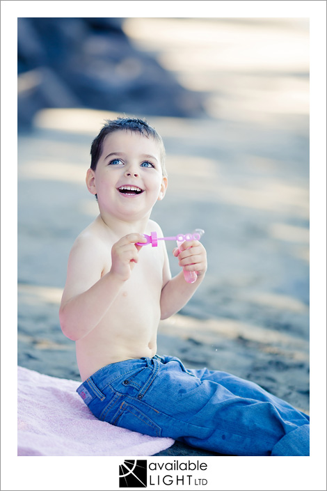blowing bubbles north shore family photographer